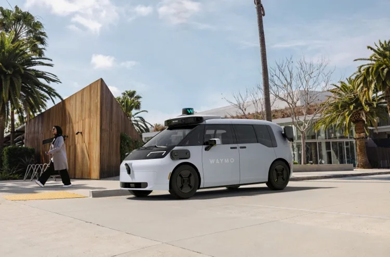 Waymo ha messo in servizio la sesta generazione di robotaxi: inizialmente per i dipendenti e ora per il pubblico generale con decine di migliaia di veicoli