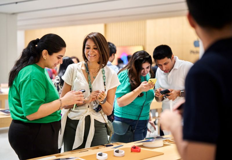 Apple ha rafforzato le forniture di iPhone sul mercato dei smartphone in declino, occupando posizioni leader