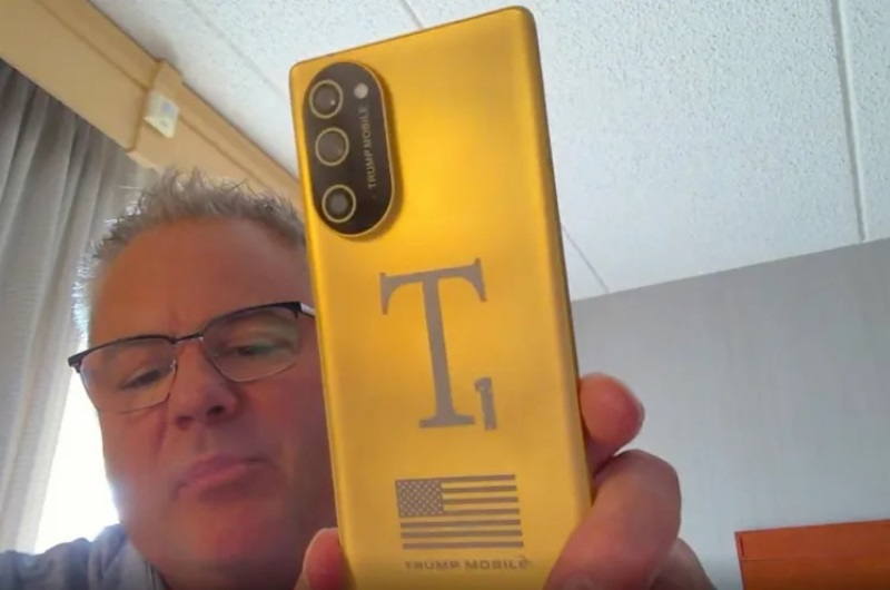 Trump Mobile ha presentato un nuovo design per lo smartphone T1 Phone e ha spiegato le ragioni del ritardo nella sua uscita