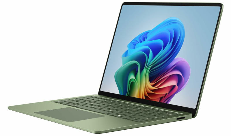 Microsoft Surface Laptop 8 con processori Snapdragon X2: dettagli e varianti di colore pubblicati dopo la fuga.