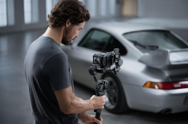 DJI ha lanciato un leggero stabilizzatore RS 5, progettato per fotocamere fino a 3 kg.