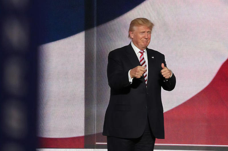 Trump ha investito per errore un milione di dollari in una rete di ristoranti di sushi invece che in un'azienda produttrice di attrezzature per l'intelligenza artificiale
