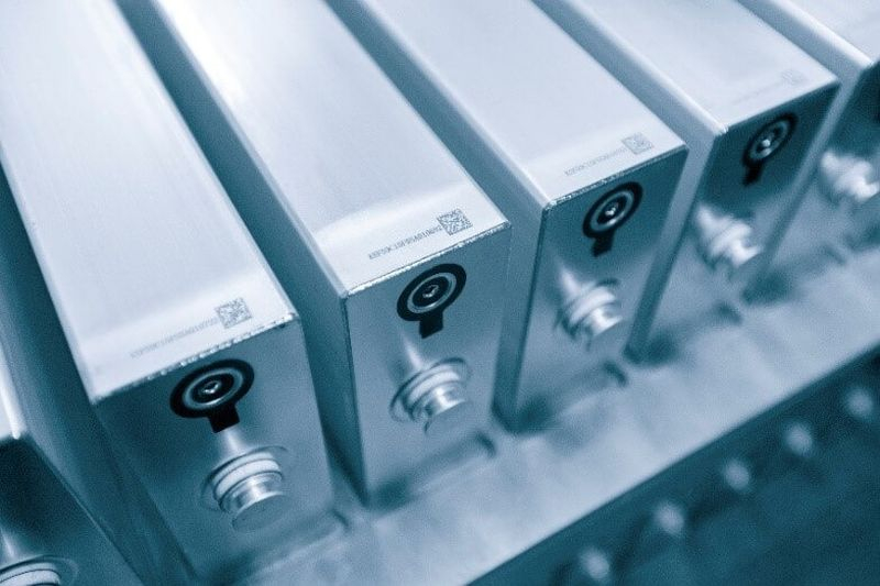 I stabilimenti di produzione di batterie negli Stati Uniti stanno passando in massa alle batterie per data center, mentre i veicoli elettrici non hanno registrato la crescita prevista.