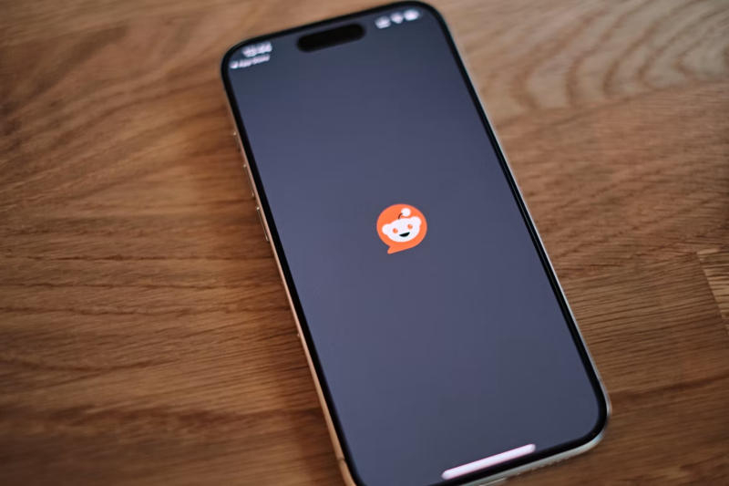 Reddit è stato invaso da spam con procedure mediche sospette che vengono inserite nella ricerca di Google AI.
