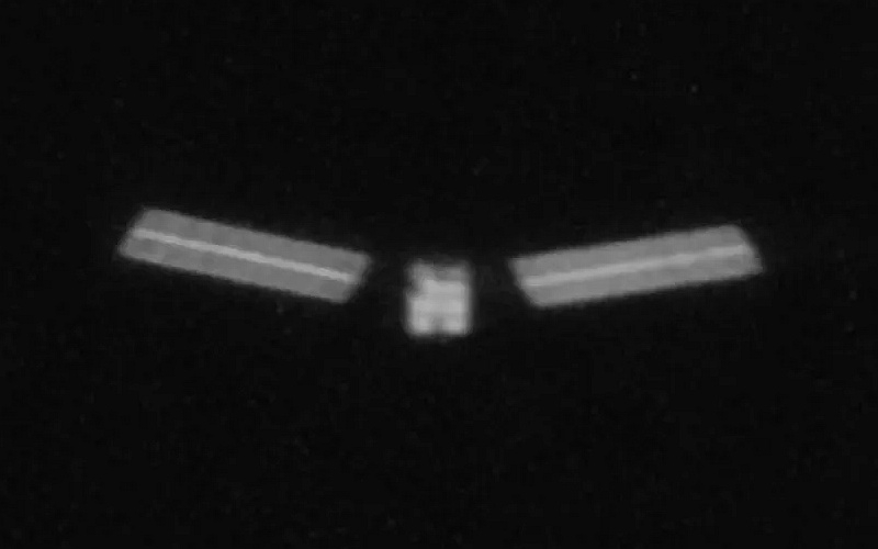 Lo satellite Starlink è caduto nello spazio, ma il suo “ritratto” prima dell’impatto è rimasto intatto