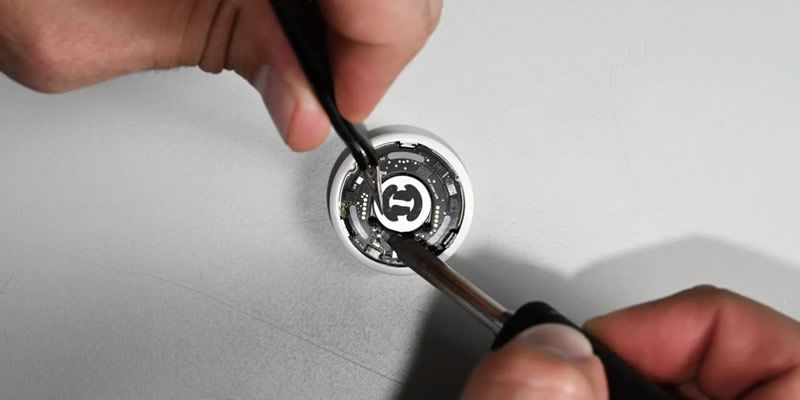 iFixit ha smontato il nuovo AirTag e ha individuato il difetto precedente