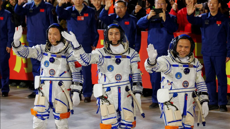 La Cina ha posticipato di un mese il cambio della squadra del “Tiangong” dopo aver scoperto una crepa nella finestra di osservazione.