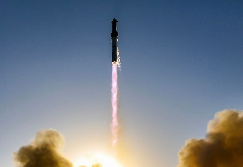 SpaceX rimanda il piano per Marte per concentrarsi sulla Luna nel 2026.