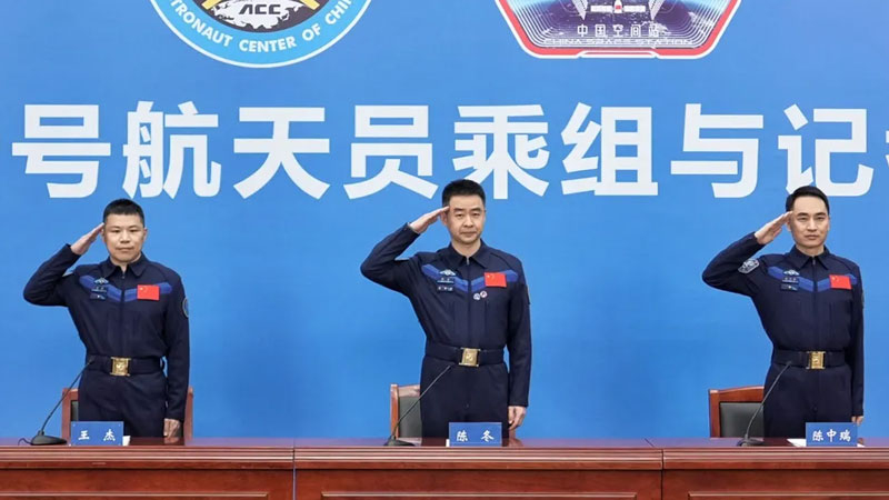 Frattura nella finestra della navicella spaziale: l'equipaggio di Shenzhou‑20 ha descritto un'evacuazione di salvataggio dall'orbitale