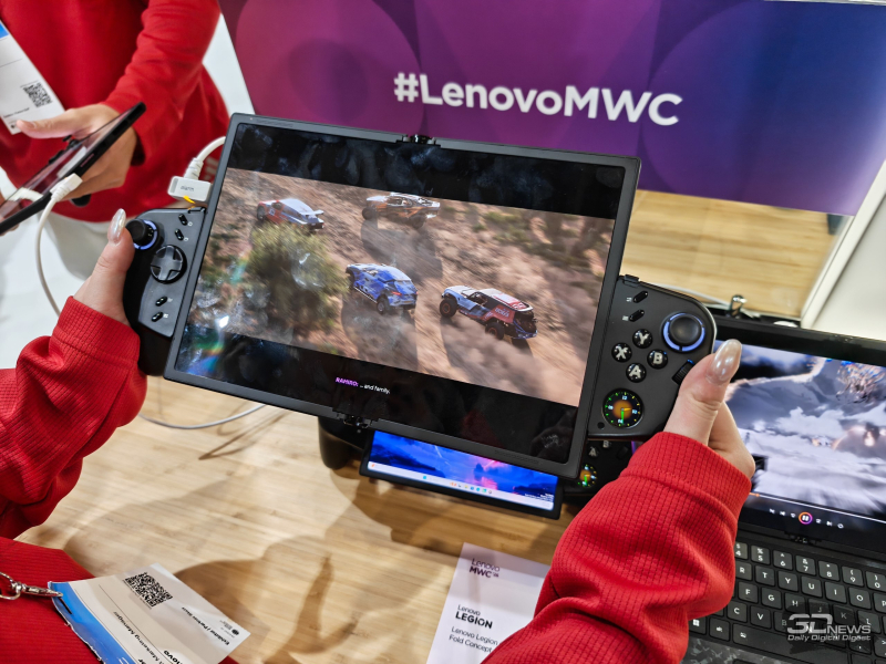 Lenovo ha presentato un tablet con pannello di controllo per giochi e uno schermo pieghevole che si trasforma in un laptop