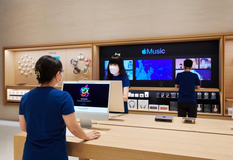 Apple ha ridotto la commissione dell'App Store per gli sviluppatori cinesi sotto pressione delle autorità.