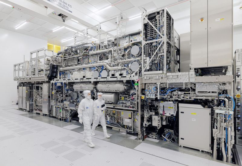 ASML garantisce le consegne dei primi chip di massa sulla piattaforma High‑NA EUV già quest’anno.