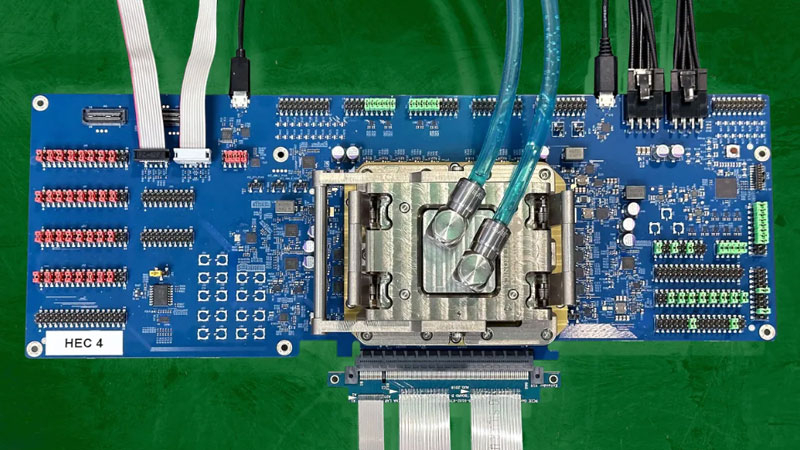 Intel ha rilasciato il chip Heracles, che consente di elaborare dati cifrati senza decifrarli, realizzando il sogno degli anonimi.