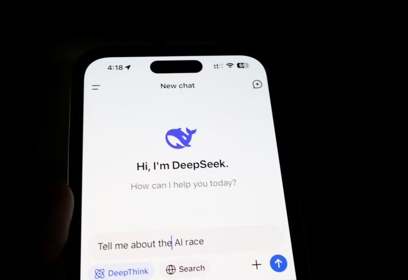 Anthropic accusa tre aziende cinesi di “distillare” i propri modelli AI