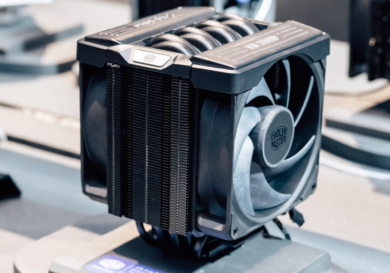 Cooler Master ha lanciato un nuovo dissipatore per CPU, il V8 Ace 3DHP, che promette una “trasmissione di calore ultraefficiente”.