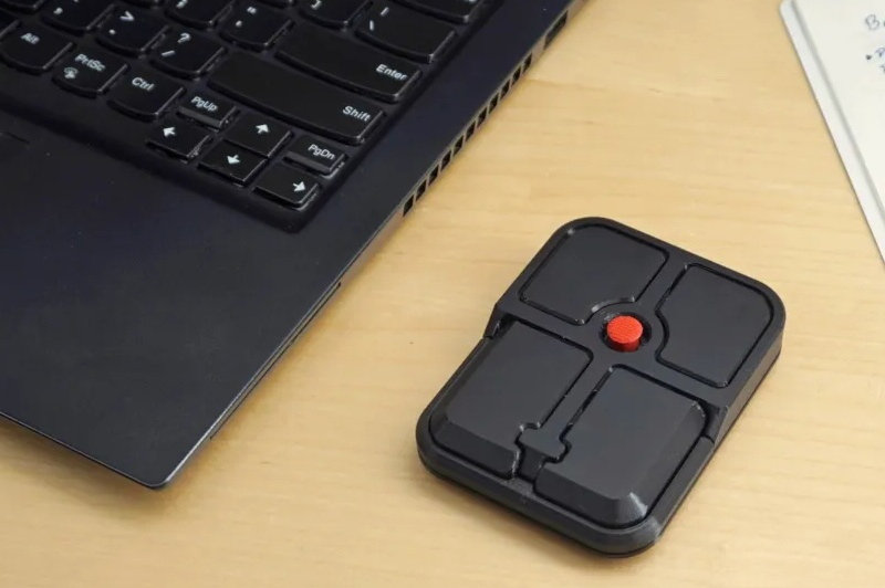 Ploopy ha trasformato il celebre TrackPoint di ThinkPad in un mouse portatile, “separandolo” dal laptop.