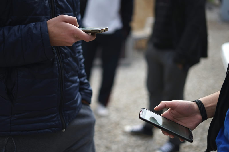 La maggior parte dei giovani australiani continua a usare i social media, nonostante le restrizioni