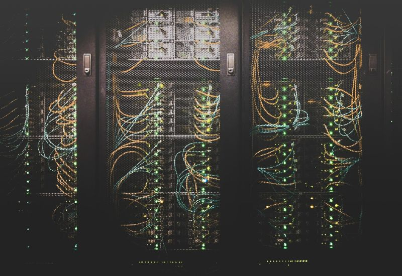Alphabet prevede di vendere azioni per un valore di 80 miliardi di dollari al fine di finanziare lo sviluppo dell'infrastruttura dell'intelligenza artificiale.