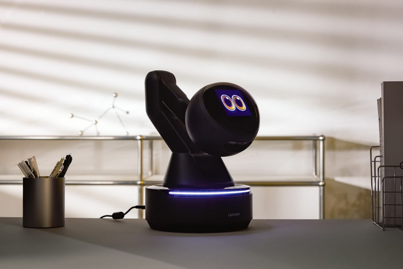 Lenovo ha mostrato una “sfera a occhi” – il prototipo del robot assistente AI Workmate con modulo di proiezione integrato e intelligenza artificiale