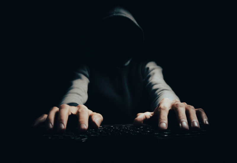 Gli hacker si scambiano i ruoli: il nuovo gruppo PCPJack prende il controllo delle reti infettate.