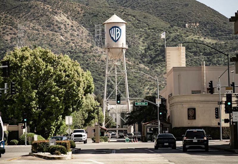 Paramount‑Skydance ha concluso un accordo per l’acquisto di Warner Bros Discovery per 110 miliardi di dollari.