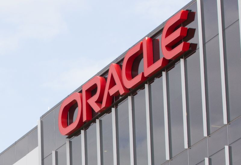 Oracle licenzierà migliaia di dipendenti in più per finanziare i centri dati per l'intelligenza artificiale