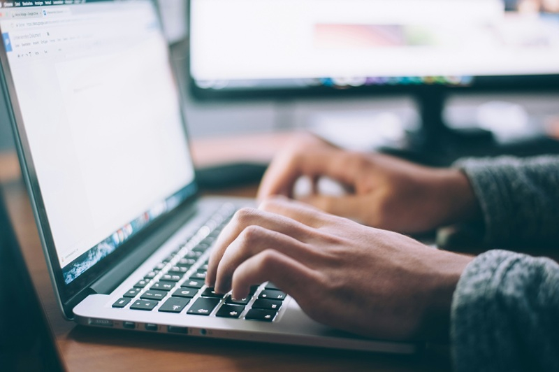 I blogger danno consigli peggiori, ma il loro pubblico rimane soddisfatto: uno studio ha mostrato che il 90 % delle raccomandazioni è considerato errato.