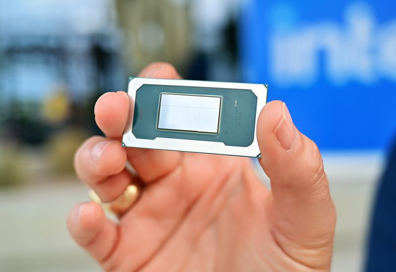 Il boom dell'IA ha fatto salire la domanda di processori Intel e le azioni sono aumentate del 20 % dopo il rapporto