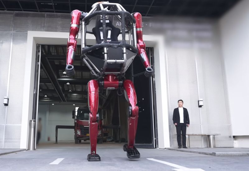 Unitree ha presentato un robot camminatore da 500 kg con spazio interno per una persona