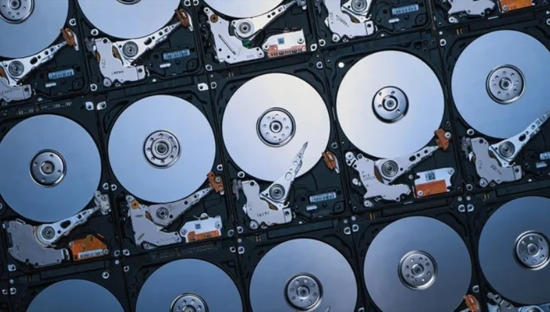 Gli europei ora acquistano hard disk negli Stati Uniti, il che risparmia notevolmente denaro.