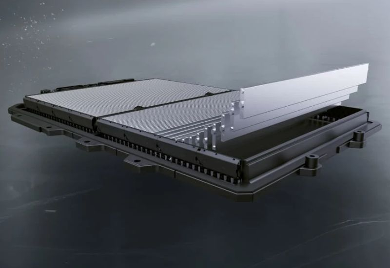 Il produttore cinese BYD ha lanciato la nuova batteria Blade Battery 2.0 a base di litio-ferro-fosfato: si ricarica al 97 % in soli nove minuti