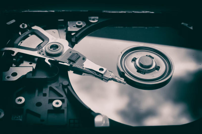 Le difficoltà di archiviazione in rete aumentano: Wayback Machine e Wikimedia stanno affrontando una carenza di spazio su disco rigido.