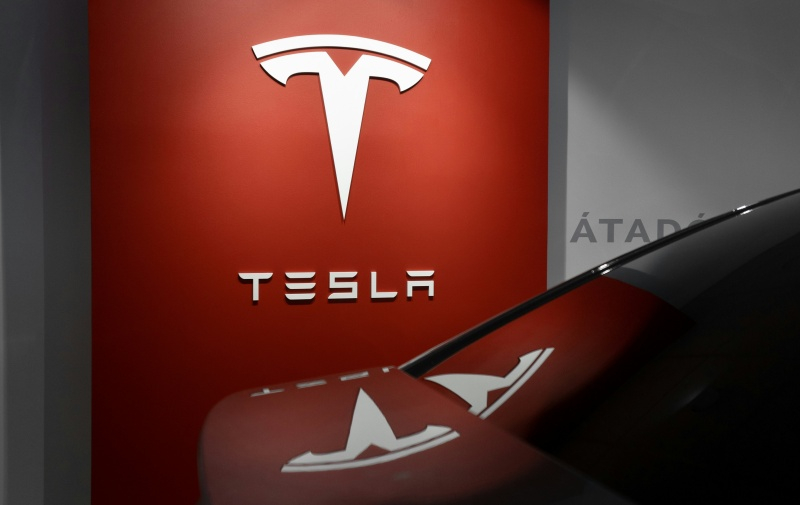Le vendite di veicoli elettrici Tesla sono diminuite del 14 % nel primo trimestre, con un totale di soli 358 000 unità vendute