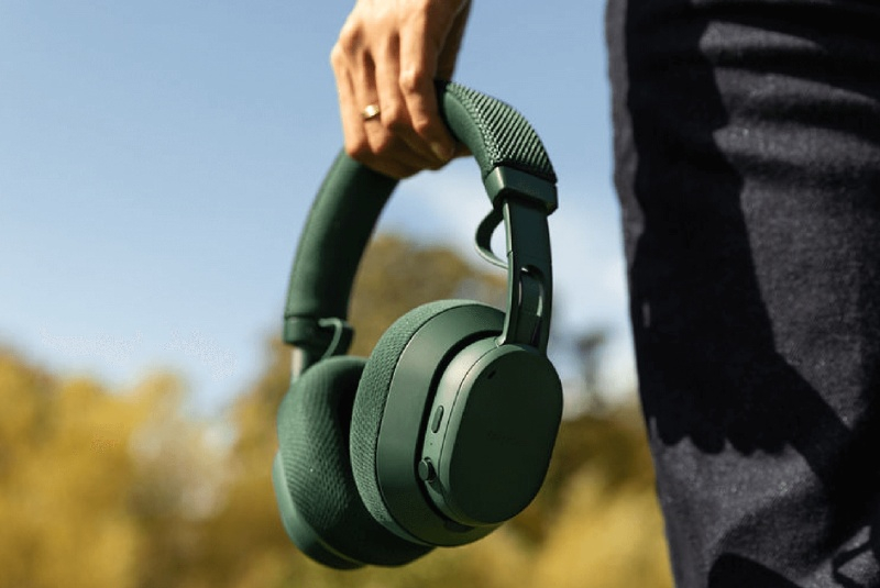 iFixit ha collocato gli AirPods Max 2 nella categoria “bassa riparabilità”, assegnando loro solo quattro punti su dieci.