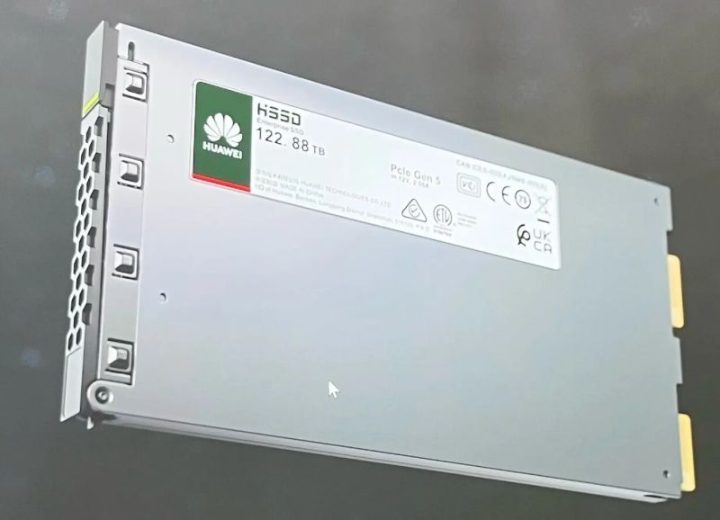 Huawei ha sviluppato un metodo di produzione di SSD da 122 TB senza l’uso della memoria flash ad alta tecnologia
