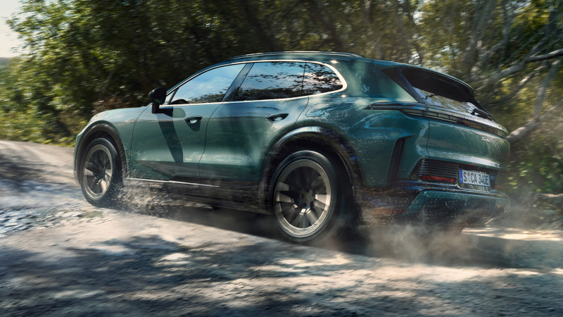Porsche ha presentato la versione elettrica del Cayenne, con una potenza di 1 139 cavalli e un'accelerazione da 0 a 100 km/h in 2,4 secondi.