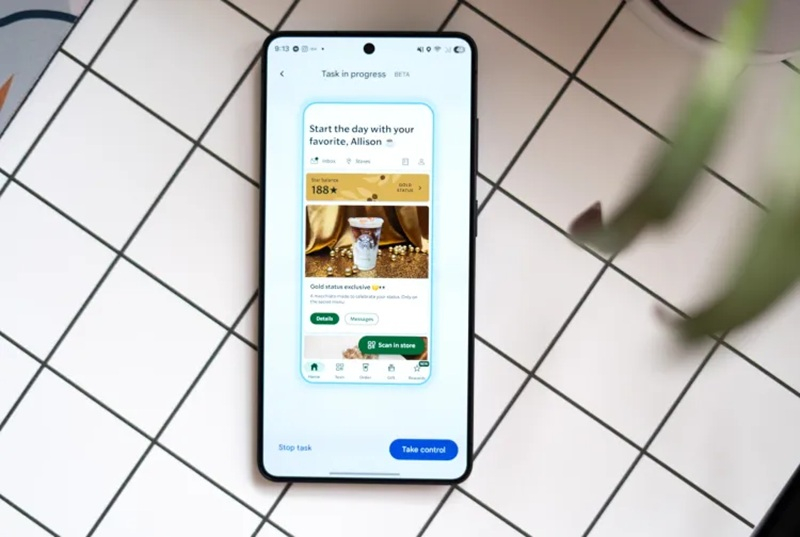 Google ha presentato l'agente AI Gemini, che prenderà ordini di taxi e cibo su Samsung Galaxy S26.