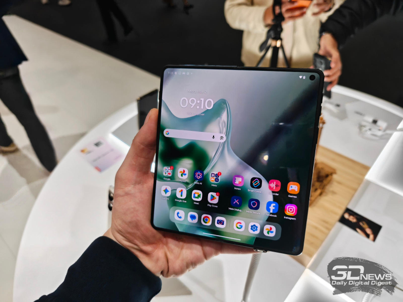 Motorola ha presentato il nuovo telefono pieghevole Razr Fold