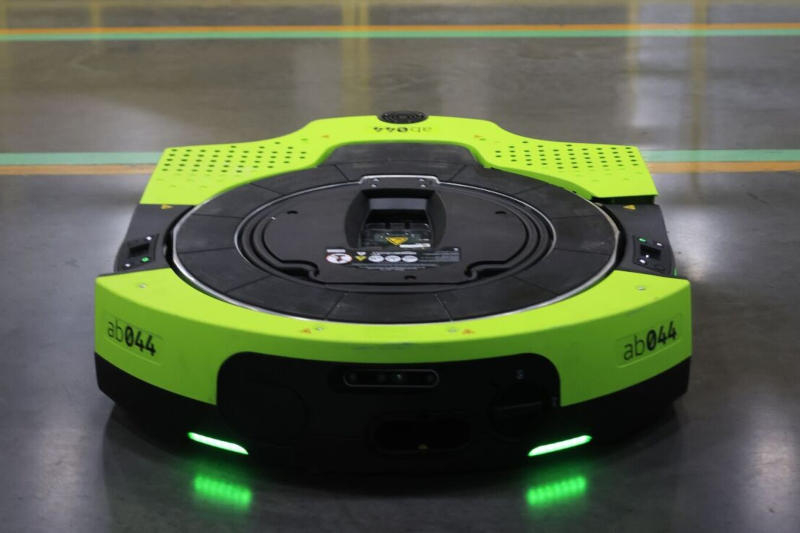 Amazon ha annunciato il robot di magazzino completamente autonomo Proteus con controllo vocale