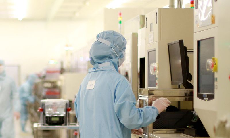 SMIC ha ottenuto una crescita del fatturato del 61 % grazie ai progetti di IA, alle sanzioni e alla sostituzione delle importazioni.