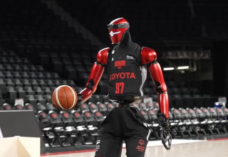 Toyota ha presentato la nuova generazione di robot da basket a ruote in azione