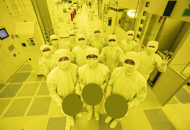 Il mercato mondiale dei semiconduttori raggiungerà un volume di 1 trilione di dollari già quest’anno, avvenuto quattro anni prima della previsione, grazie allo sviluppo dell’intelligenza artificiale