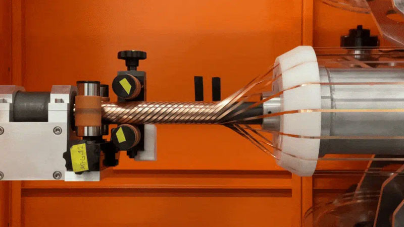 L'IA accelererà lo sviluppo della superconduttività, ma non porterà a un salto tecnologico reale né nel luogo previsto.