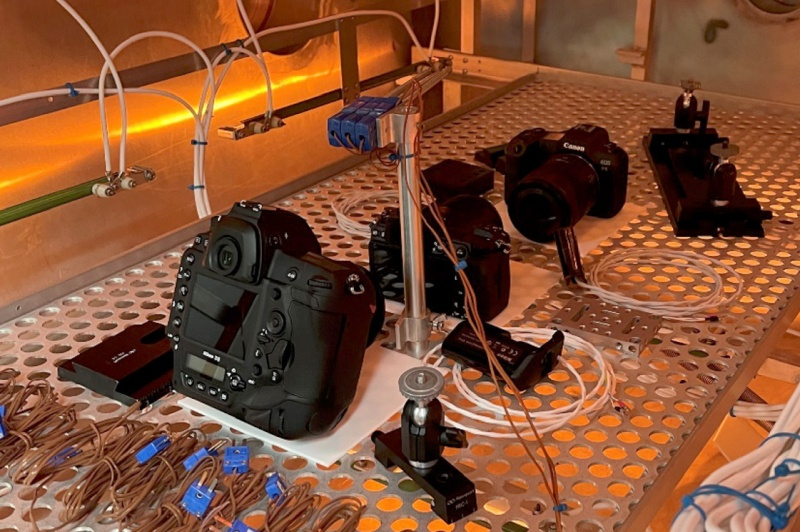 La NASA ha testato le fotocamere standard Canon e Nikon in condizioni spaziali: solo alcune sono riuscite a superare il collaudo.